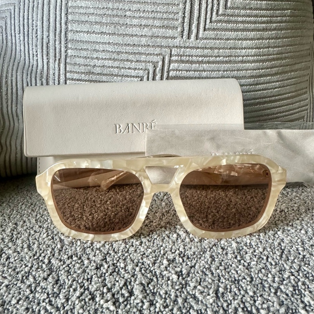 BANRÉ “Lais” Tortoises Shell Cream Sunglasses